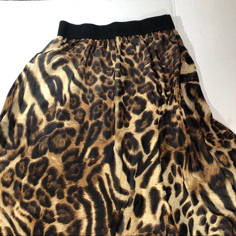 LuLaRoe M Lucy Leopard Print Chiffon Madi Skirt